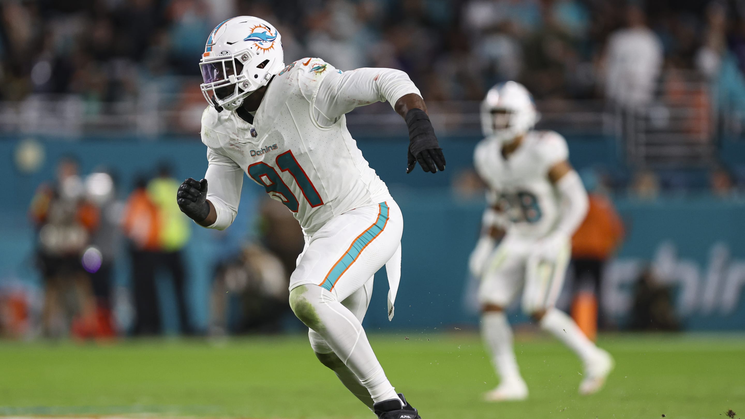 Dolphins sign Emmanuel Ogbah shortly after Shaq Barrett retired