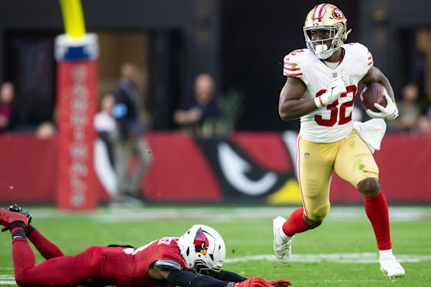 San Francisco 49ers running back Patrick Taylor Jr. (32) against the Arizona Cardinals at State Farm Stadium.