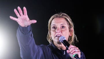 WIsconsin's Robin Pingeton speaks to the crowd of basketball fans. 