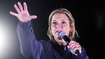 Coach Robin Pingeton