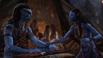 (L-R): Jake Sully (Sam Worthington) and Neytiri (Zoe Saldana) in 20th Century Studios' AVATAR: THE WAY OF WATER. Photo courtesy of 20th Century Studios. © 2022 20th Century Studios. All Rights Reserved.