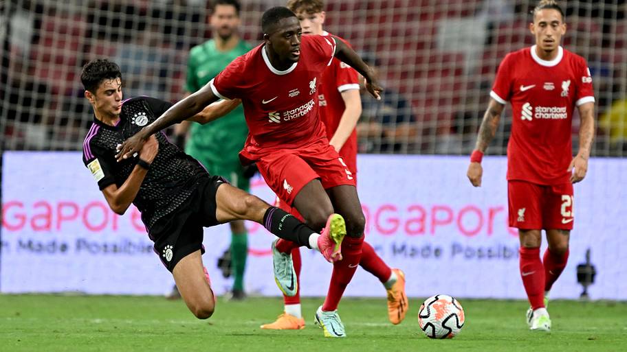 Ibrahima Konaté playing against Bayern Munich.