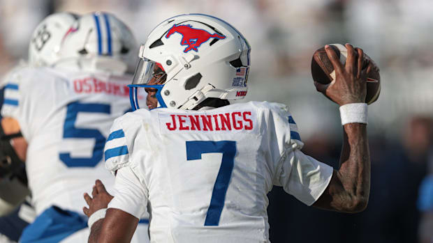 Southern Methodist Mustangs quarterback Kevin Jennings (7)
