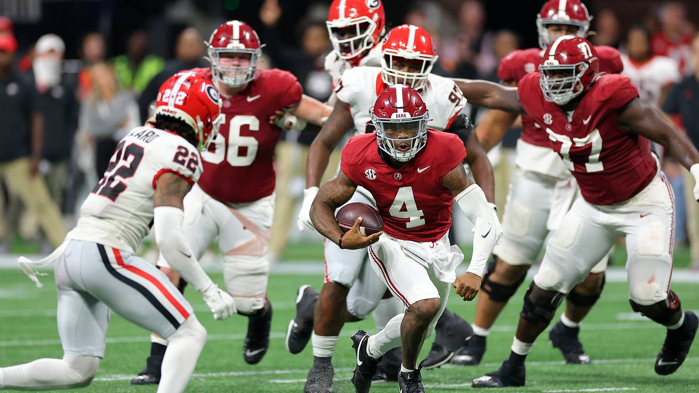 A Saturday night chess game Alabama Football should win