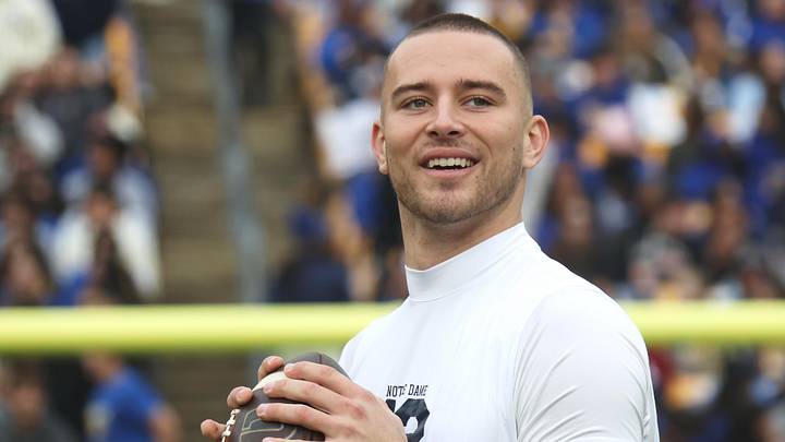 Notre Dame Fighting Irish quarterback CJ Carr