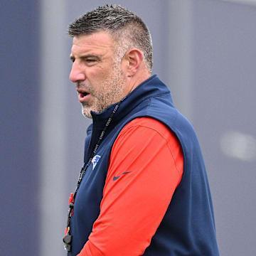 Jun 9, 2025; Foxborough, MA, USA; New England Patriots head coach Mike Vrabel watches over players during minicamp at Gillette Stadium. Mandatory Credit: Eric Canha-Imagn Images