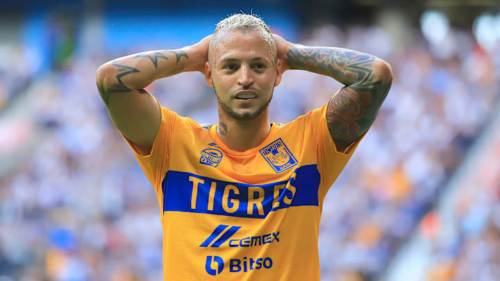 Nicolás López no ve actividad desde el Clásico Regio