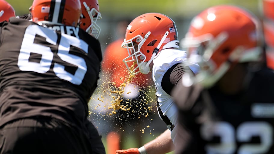 Top 5 NFL Draft pick goes viral for puking at Browns rookie minicamp