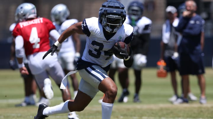 Jul 30, 2024; Oxnard, CA, USA; Dallas Cowboys running back Malik Davis (34) runs during training camp at the River Ridge Playing Fields in Oxnard, California. 