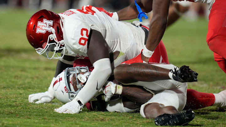 Houston Cougars defensive lineman Carlos Allen (92) brings down Oklahoma Sooners running back Jovantae Barnes (2) during a college football game between the University of Oklahoma Sooners (OU) and the Houston Cougars at Gaylord Family – Oklahoma Memorial Stadium in Norman, Okla., Saturday, Sept. 7, 2024.