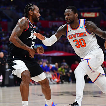 Dec 16, 2023; Los Angeles, California, USA; New York Knicks forward Julius Randle (30) moves the ball against Los Angeles Clippers forward Kawhi Leonard (2) during the second half at Crypto.com Arena. Mandatory Credit: Gary A. Vasquez-Imagn Images