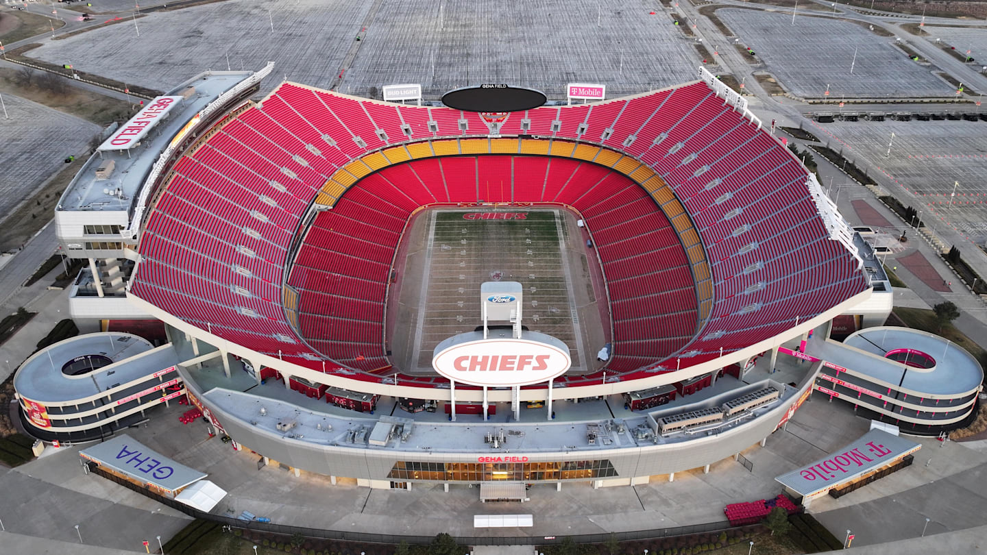 Chiefs Cut Veterans Foelsch, Anchrum Add Spivey, Lombard