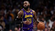 LeBron James metió 27 puntos el miércoles contra los Mavericks