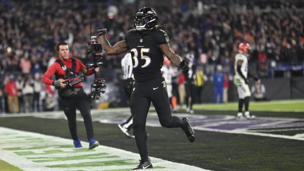 Baltimore Ravens running back Gus Edwards celebrates a touchdown against the Cincinnati Bengals