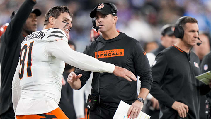 Nov 17, 2024; Inglewood, CA, USA; Cincinnati Bengals defensive end Trey Hendrickson (91) shouts at head coach Zac Taylor on the sideline after a play in the second quarter of the NFL Week 11 game between the Los Angeles Chargers and the Cincinnati Bengals at SoFi Stadium in Inglewood, Calif., on Sunday, Nov. 17, 2024. The Chargers led 24-6 at halftime. Mandatory Credit: Sam Greene/USA TODAY Network via Imagn Images 