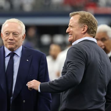 As Micah Parsons's contract negotiations drag on, here's a look at some of Jerry Jones and the Cowboys' most infamous contract disputes in the last decade.