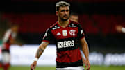 Após temporada de frustrações, Flamengo precisa ser cirúrgico e preencher brecha que o castigou em 2021. Arrascaeta precisa de um reserva de alto níve