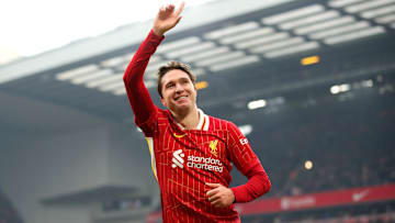 O italiano Chiesa ganhou chance e marcou um dos gols do Liverpool