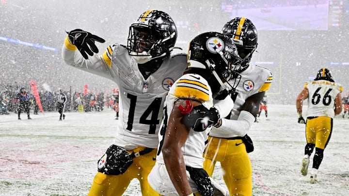 Pittsburgh Steelers v Cleveland Browns