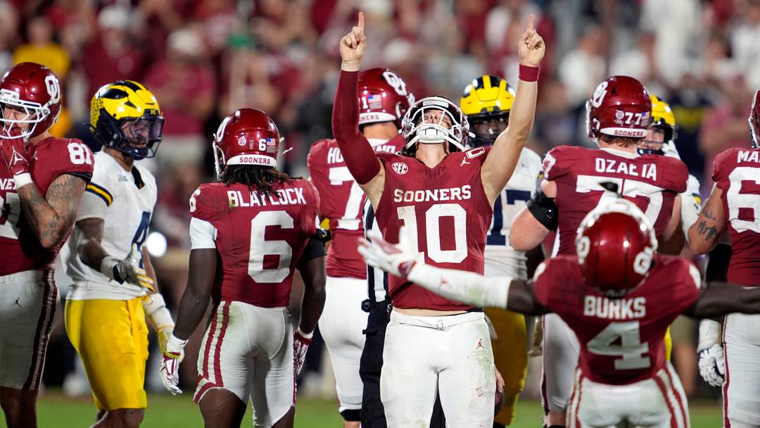 Oklahoma Sooners quarterback John Mateer (10) celebrates after a college football game between the University of Oklahoma Sooners (OU) and the University of Michigan Wolverines at Gaylord Family Ð Oklahoma Memorial Stadium in Norman, Okla., Saturday, Sept. 6, 2025. Oklahoma won 24-13.