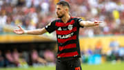 Meia já é referência do meio-campo do Fla