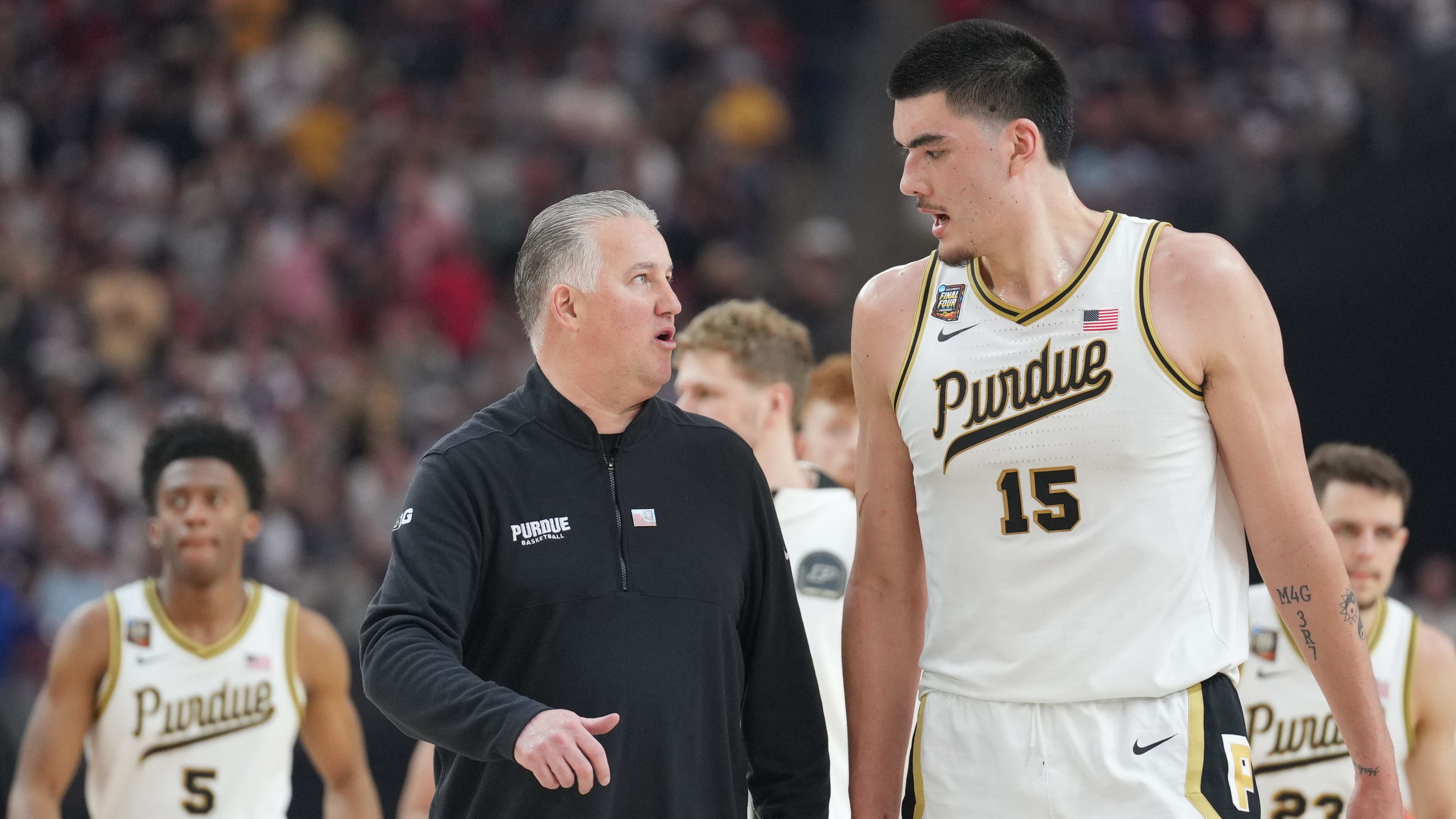  Purdue coach Matt Painter talks with center Zach Edey.