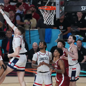 Alabama Crimson Tide forward Nick Pringle (23) shoots over Connecticut Huskies center Donovan Clingan (32) in the semifinals of the men's Final Four of the 2024 NCAA Tournament at State Farm Stadium.