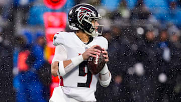Dec 17, 2023; Charlotte, North Carolina, USA; Atlanta Falcons quarterback Desmond Ridder (9) looks for a pass against the Carolina Panthers during the second quarter at Bank of America Stadium. Mandatory Credit: Jim Dedmon-Imagn Images
