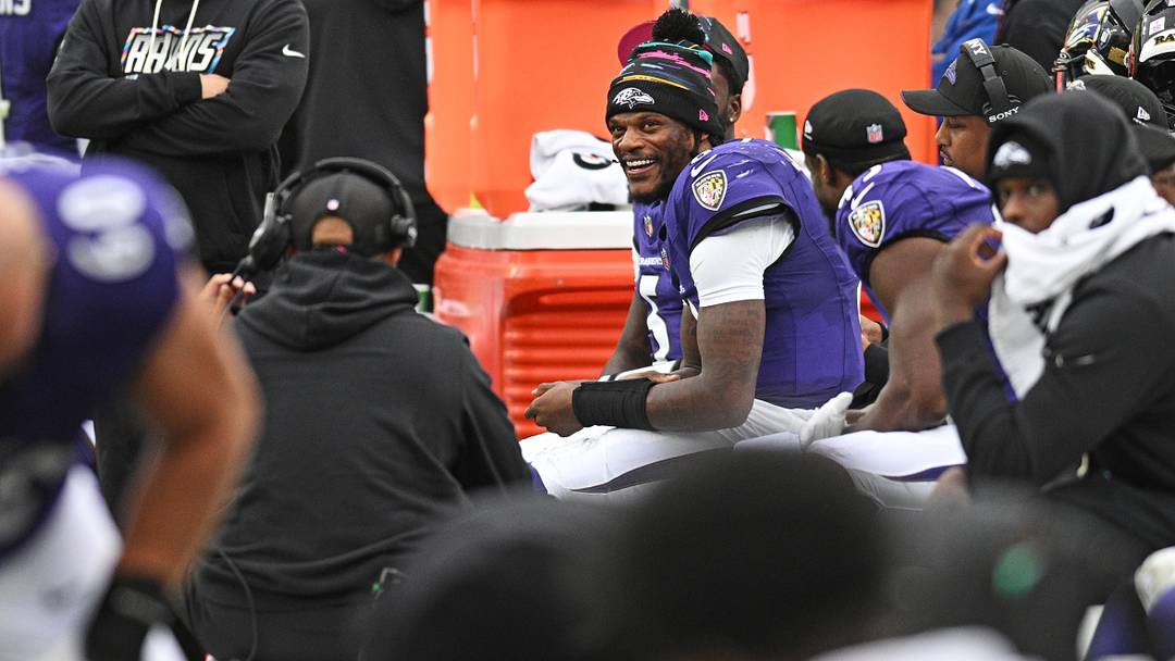 Oct 4, 2026; Baltimore, Maryland, USA; Baltimore Ravens quarterback Lamar Jackson (8) sits on the bench after being removed from the game due to a possible injury during the third quarter against the Tennessee Titans at M&T Bank Stadium. Mandatory Credit: Tommy Gilligan-Imagn Images Oct 4, 2026; Baltimore, Maryland, USA; Baltimore Ravens quarterback Lamar Jackson (8) sits on the bench after being removed from the game due to a possible injury during the third quarter against the Tennessee Titans at M&T Bank Stadium. Mandatory Credit: Tommy Gilligan-Imagn Images