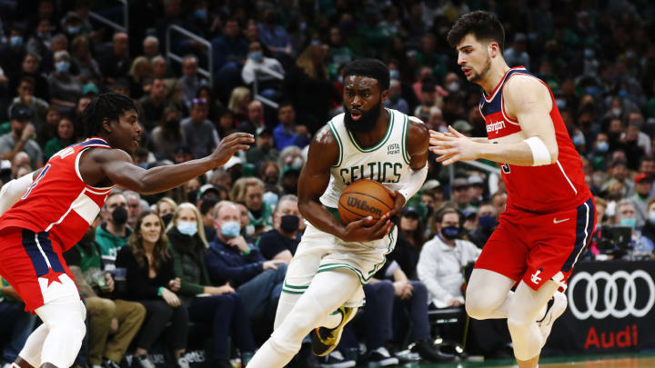 Jaylen Brown dice que el COVID-19 lo sigue afectando