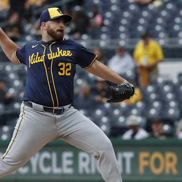 The Brewers are home underdogs against the Braves on Monday night.