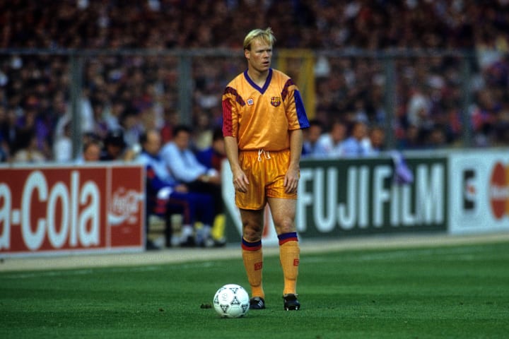 Ronald Koeman standing over a free kick.