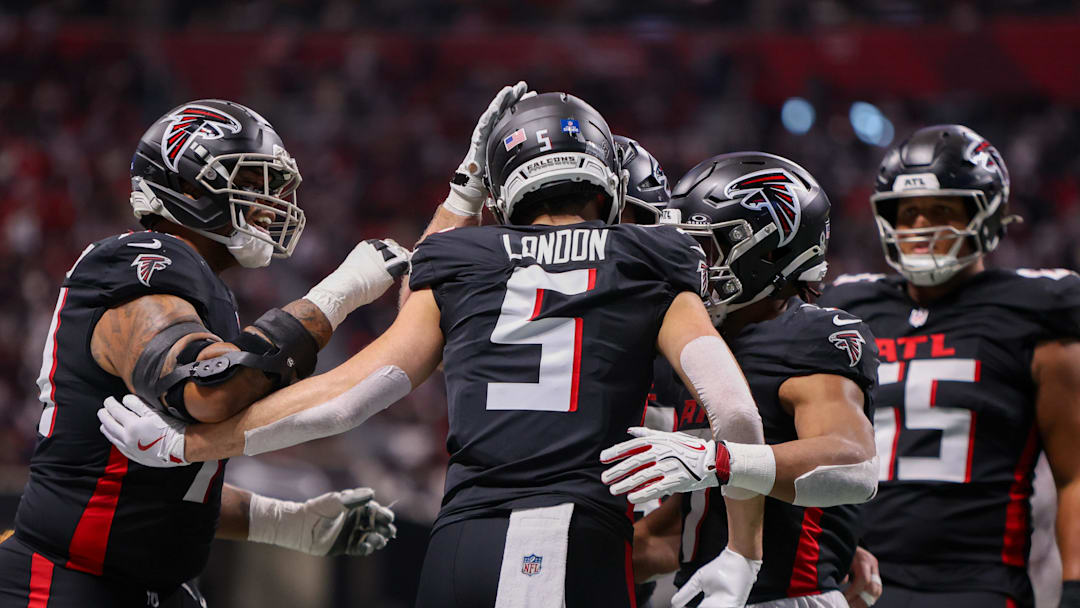 Atlanta Falcons wide receiver Drake London celebrates with teammates after a touchdown catch against the New Orleans Saints.