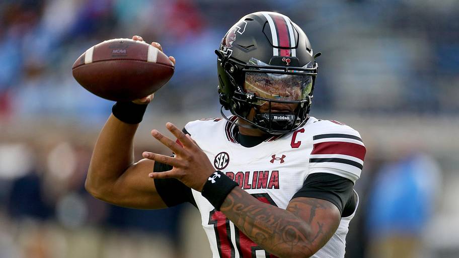 South Carolina quarterback LaNorris Sellers passes the ball during warmups.