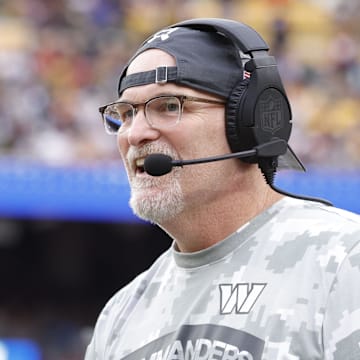 Dan Quinn during the Commanders' 28–27 loss to the Steelers on Nov. 10, 2024.