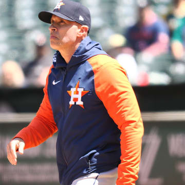 May 25, 2024; Oakland, California, USA; Houston Astros manager Joe Espada (19) replaces the pitcher Oakland Athletics during the sixth inning at Oakland-Alameda County Coliseum.