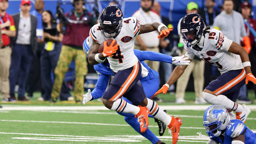 Sep 14, 2025; Detroit, Michigan, USA; Chicago Bears running back D'Andre Swift (4) carries the ball against the Detroit Lions during the first quarter at Ford Field. Mandatory Credit: David Reginek-Imagn Images