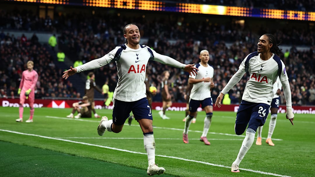 TOPSHOT-FBL-ENG-PR-TOTTENHAM-BRENTFORD