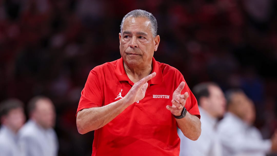 Houston Cougars head coach Kelvin Sampson claps his hand while the Cougars play against the Baylor Bears.