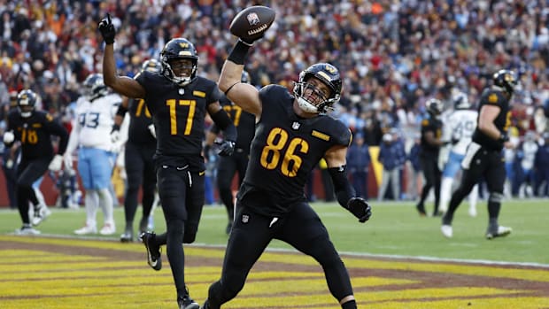 The Commanders improved to 8–5 after a convincing 42–19 win over the Titans.