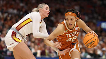 Texas Longhorns guard Ndjakalenga Mwenentanda (32) and South Carolina Gamecocks forward Chloe Kitts (21) during 2025 NCAA tournament, April 4, 2025 at Amalie Arena in Tampa, Florida.