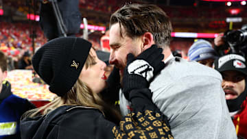 Recording artist Taylor Swift and Kansas City Chiefs tight end Travis Kelce.