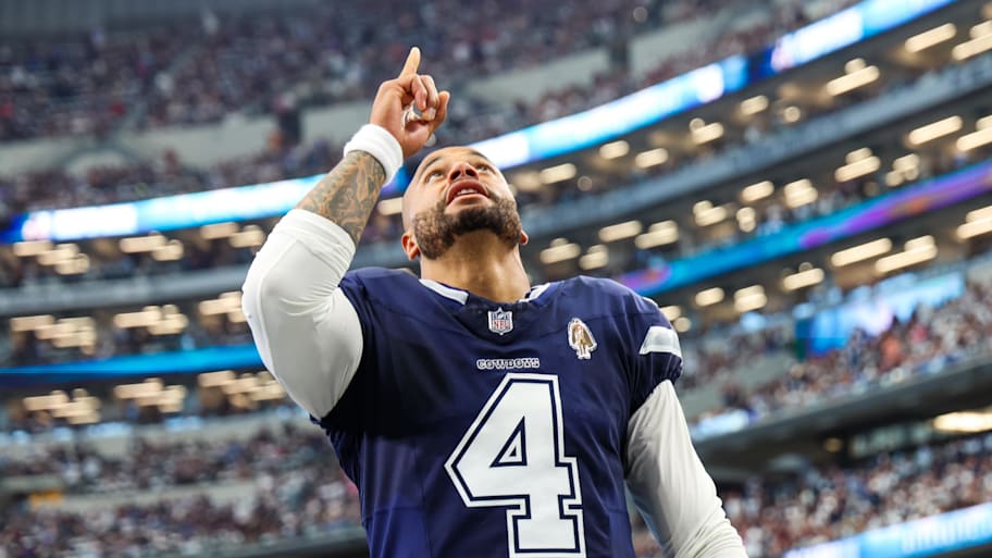 Dallas Cowboys quarterback Dak Prescott prays before the game against the Detroit Lions. | Kevin Jairaj-Imagn Images