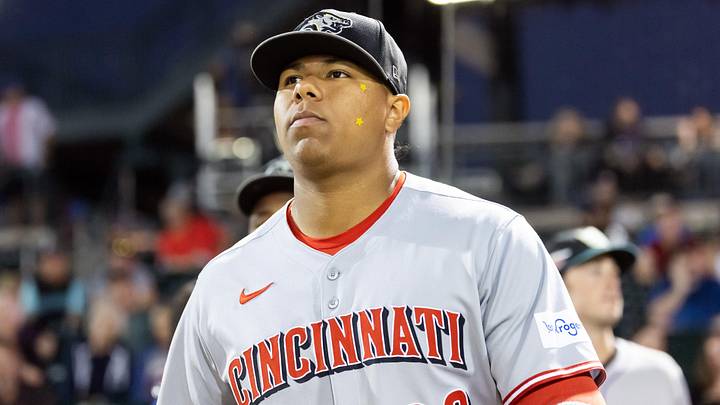 Cincinnati Reds catcher Alfredo Duno