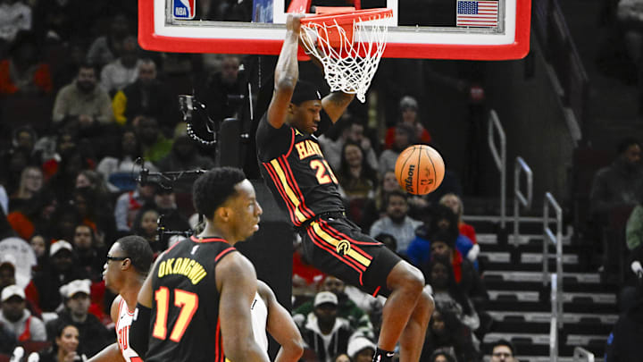 Jan 15, 2025; Chicago, Illinois, USA;  Atlanta Hawks guard Daeqwon Plowden (29) dunks against there Chicago Bulls during the first half at the United Center. Mandatory Credit: Matt Marton-Imagn Images