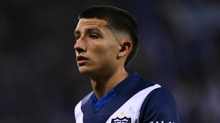 Thiago Fernandez in action against Estudiantes 