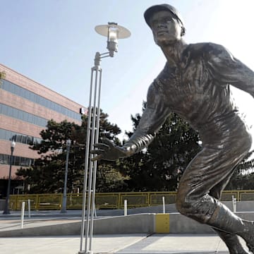 Sep 15, 2024; Pittsburgh, Pennsylvania, USA;   The statue of former Pittsburgh Pirates right fielder Roberto Clemente (21) outside of PNC Park. Major League Baseball celebrates Roberto Clemente Day on this day each year in memory of Clemente who died when the plane he was in carrying supplies to aid humanitarian efforts to those who suffered in a Nicaraguan earthquake crashed on New Years Eve 1973. Mandatory Credit: Charles LeClaire-Imagn Images