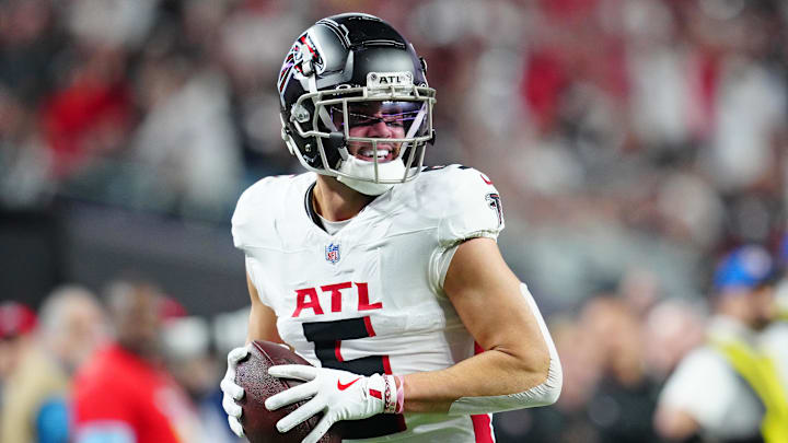 Dec 16, 2024; Paradise, Nevada, USA; Atlanta Falcons wide receiver Drake London (5) celebrates after scoring a touchdown against the Las Vegas Raiders during the first quarter at Allegiant Stadium. Mandatory Credit: Stephen R. Sylvanie-Imagn Images Dec 16, 2024; Paradise, Nevada, USA; Atlanta Falcons wide receiver Drake London (5) celebrates after scoring a touchdown against the Las Vegas Raiders during the first quarter at Allegiant Stadium. Mandatory Credit: Stephen R. Sylvanie-Imagn Images