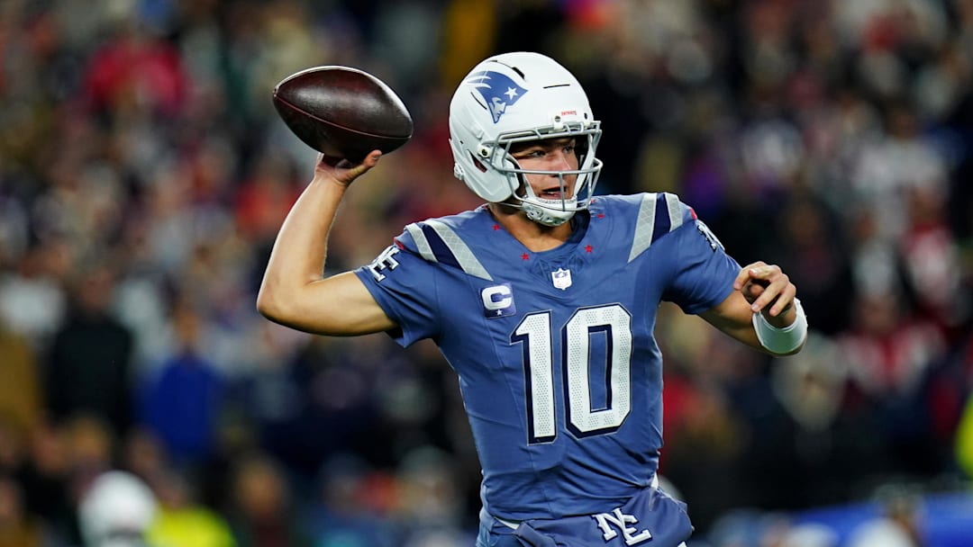 Nov 13, 2025; Foxborough, Massachusetts, USA; New England Patriots quarterback Drake Maye (10) makes a pass during the first half against the New York Jets at Gillette Stadium. Mandatory Credit: David Butler II-Imagn Images Nov 13, 2025; Foxborough, Massachusetts, USA; New England Patriots quarterback Drake Maye (10) makes a pass during the first half against the New York Jets at Gillette Stadium. Mandatory Credit: David Butler II-Imagn Images