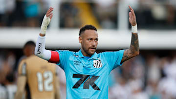 Jogador comemorou acerto com o clube do coração